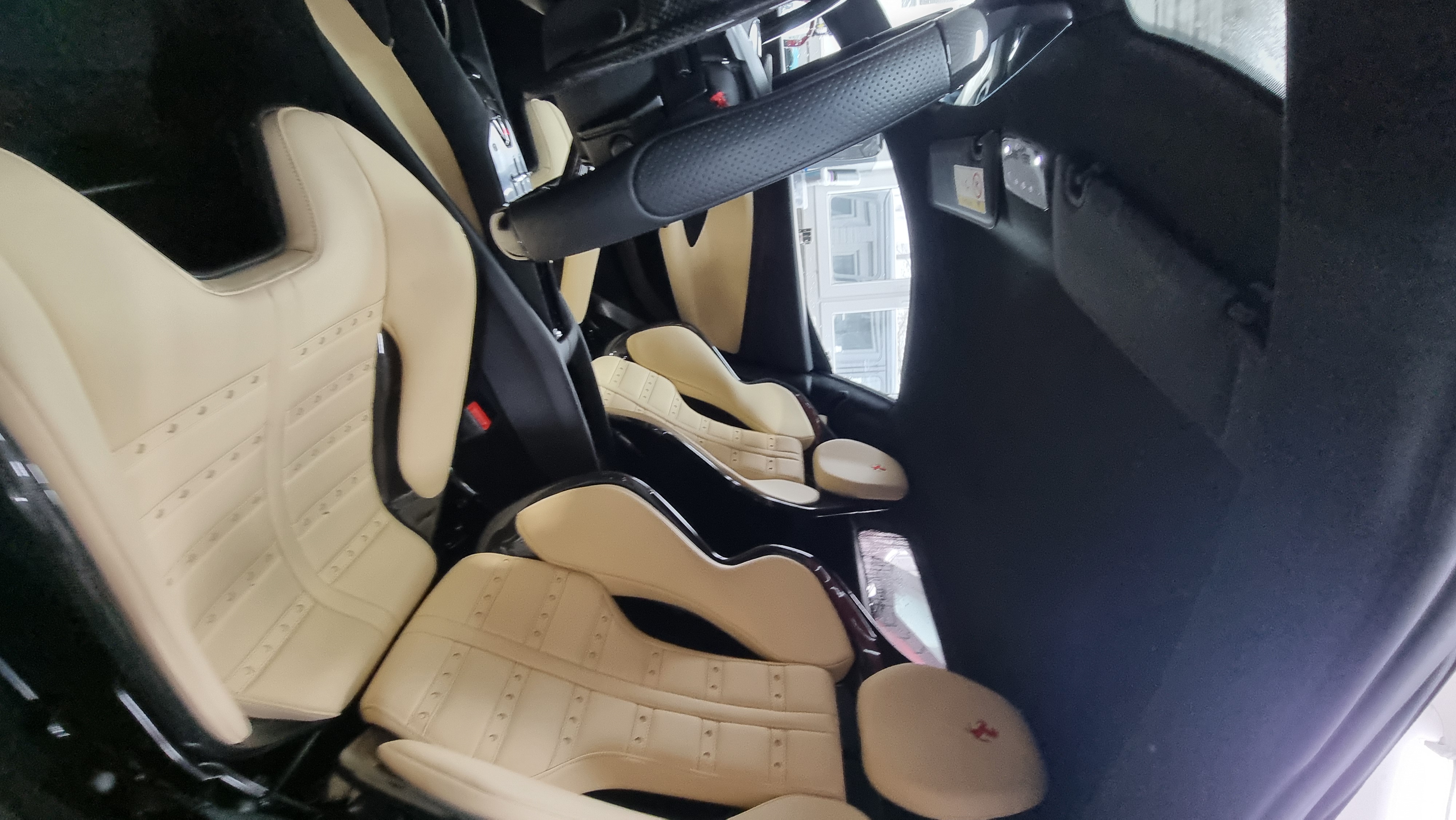 Professionelle Auto Innenreinigung und Lederpflege